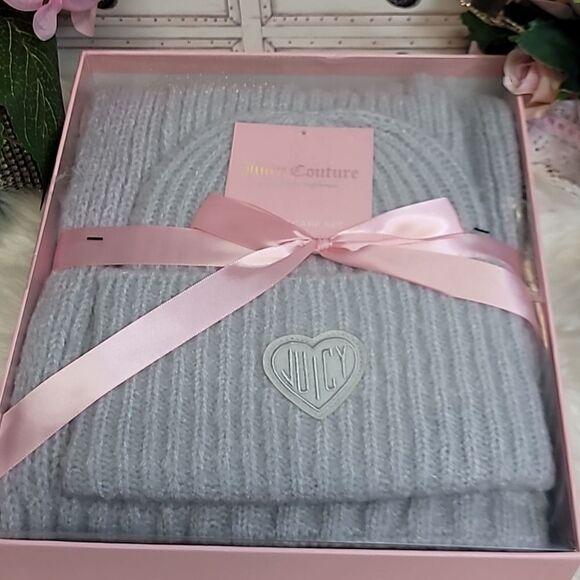 978 NWT JUICY COUTURE WINTER SCARF AND HAT SET Misses NWT